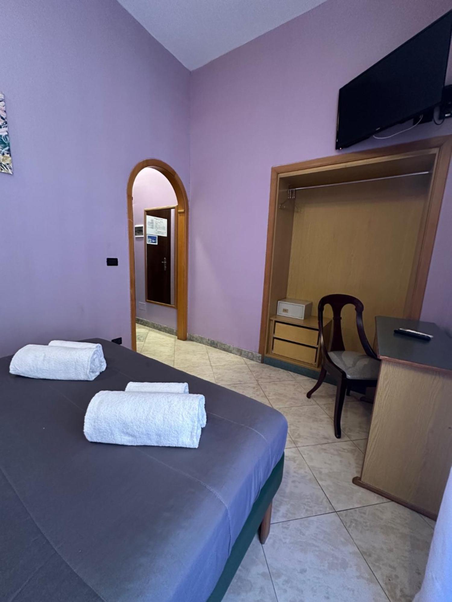 Smart Station Hotel Naples Exterior photo